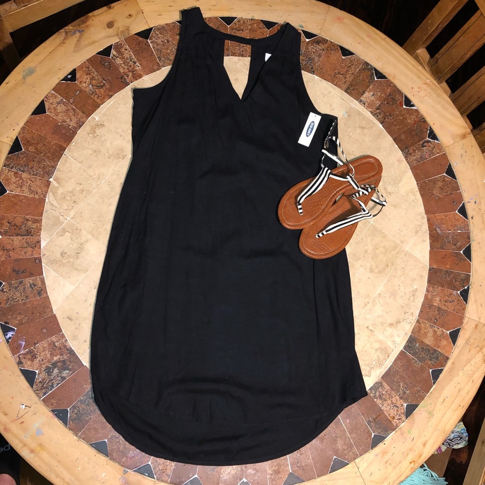 “NWT”Old Navy Black sleeveless dress size medium